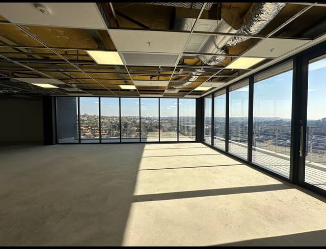 1,387M² OFFICE TO LET IN GLENADRIENNE